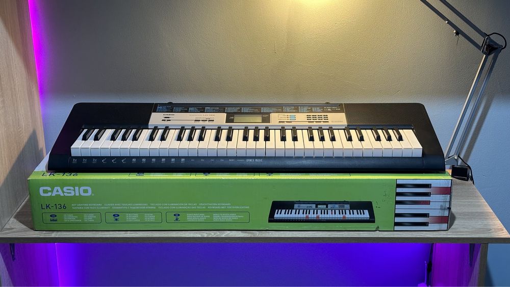 синтезатор/пианино casio lk-136 срочно