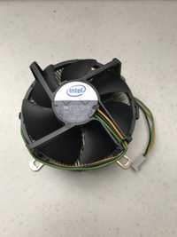 Продавам охлаждане вентилатор с радиатор Intel