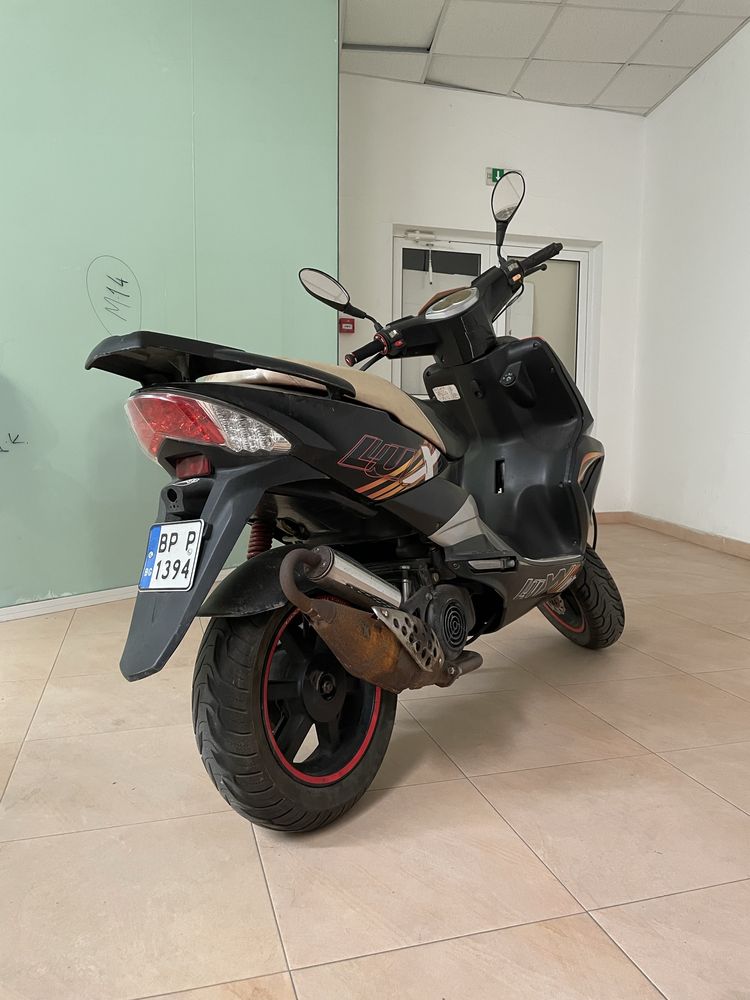Скутер 50cc / Нов акумулатор/ гражданска/ платен преглед.