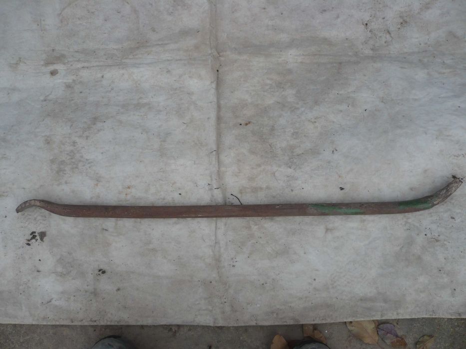 Мощная советская монтировка для автомобиля длиной 94 см