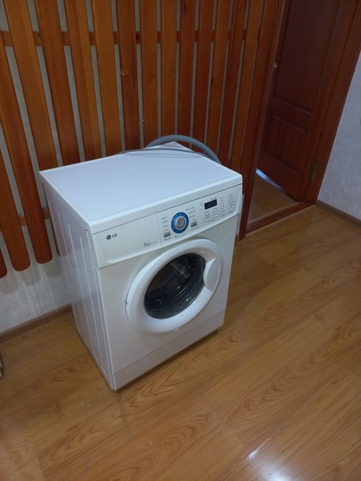 Продам стиральную машину LG