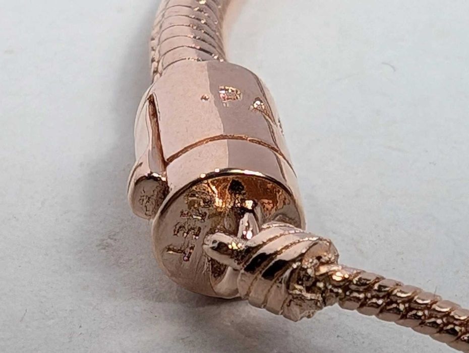 Гривна Пандора|Pandora