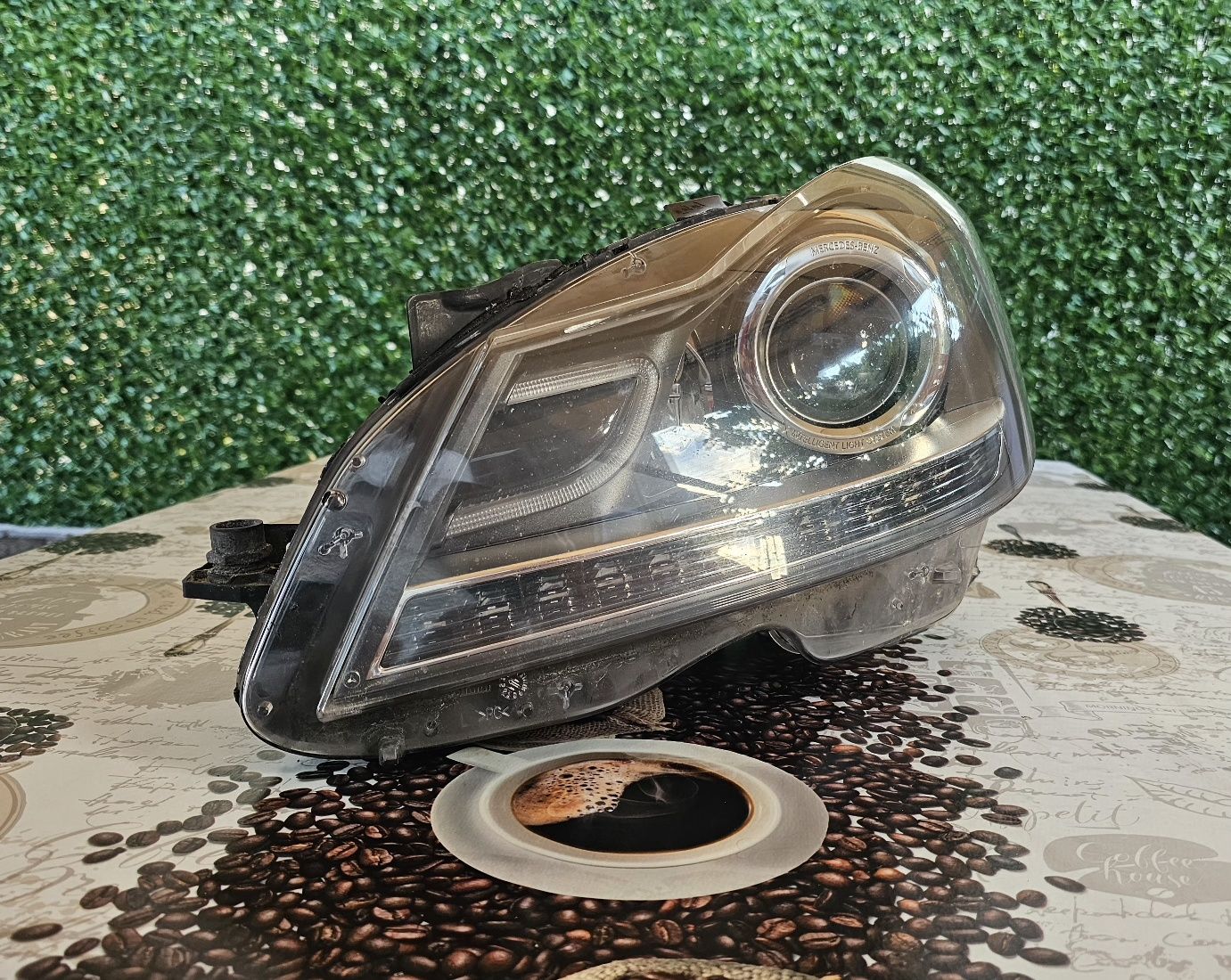 Ляв фар за Mercedes w204 Facelift