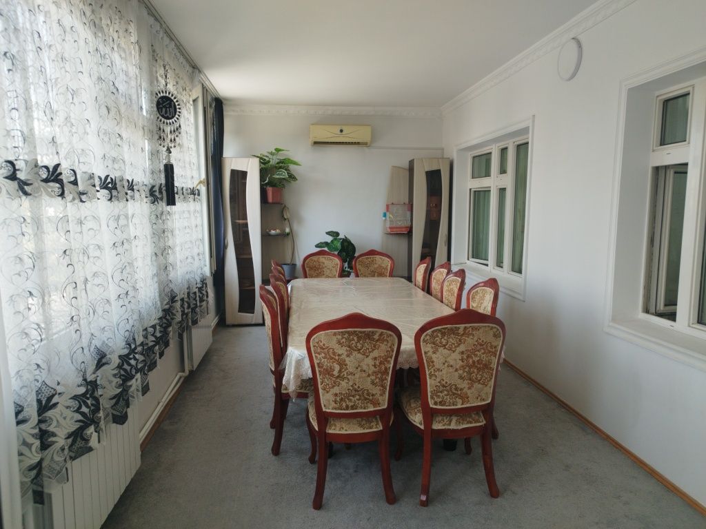 4-комнатная квартира (187 м²) на ул. Ойбек (Госпитальный рынок)..