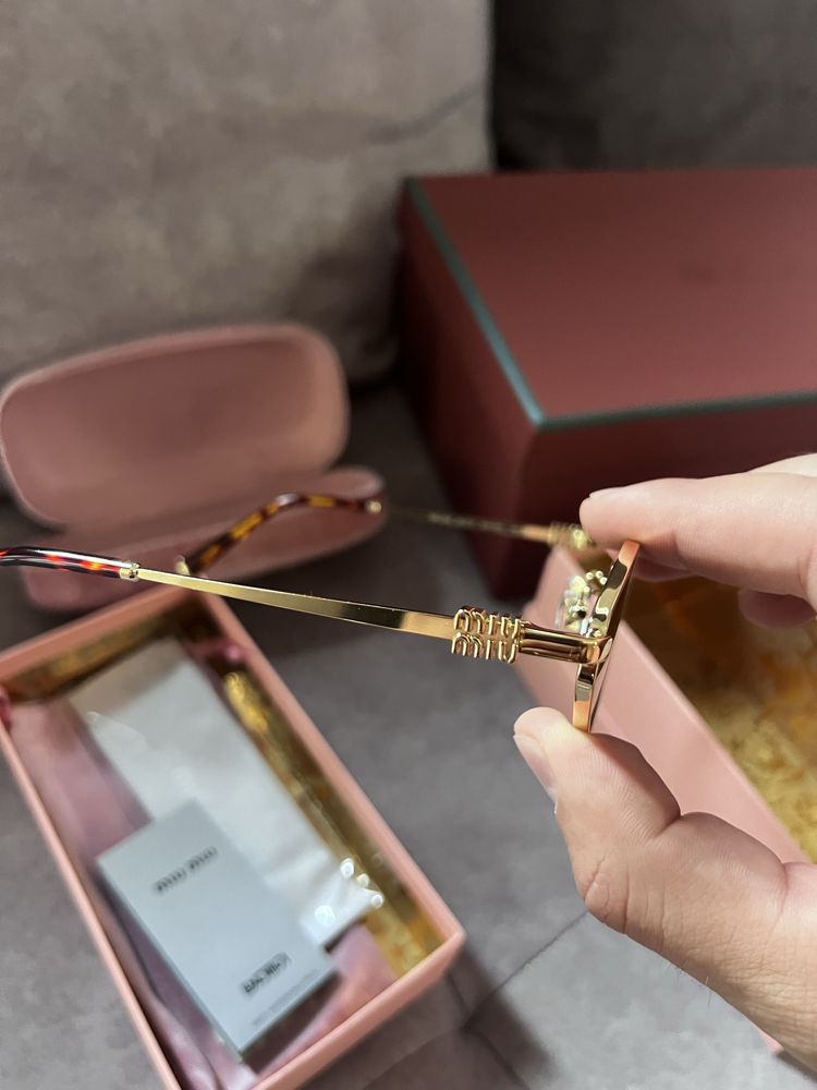 Дамски слънчеви очила Miu Miu