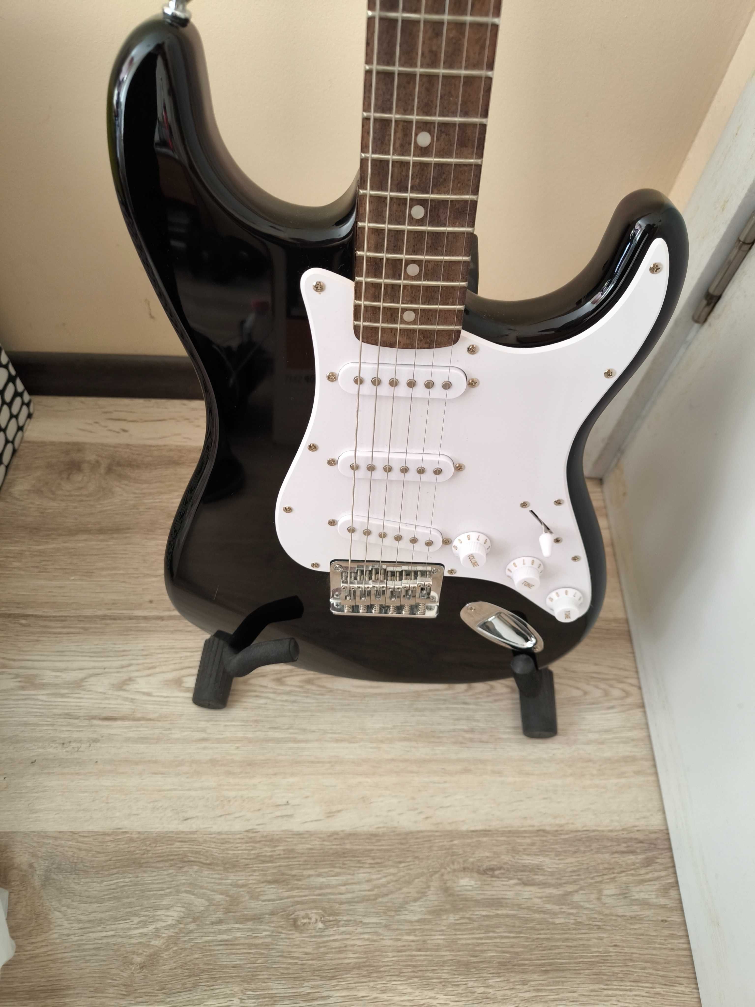 Китара Squier Bullet Stratocaster HT LRL