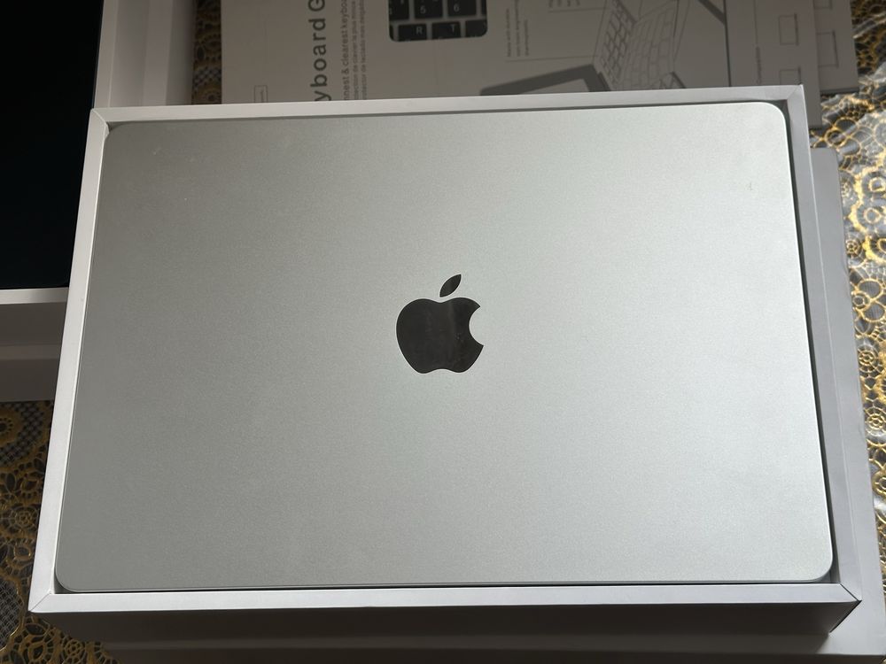 Новые Apple MacBook Air M2 2022\циклы 2-30\SSD256GB\OZU 8GB