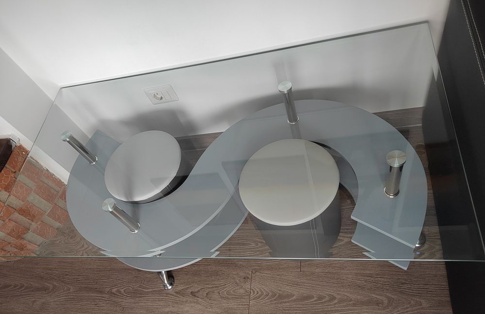 Masa de sticla cu tabureti