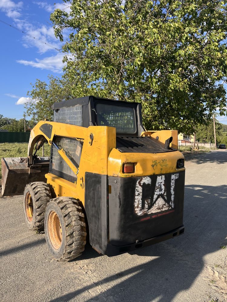 Мини челен товарач CAT216