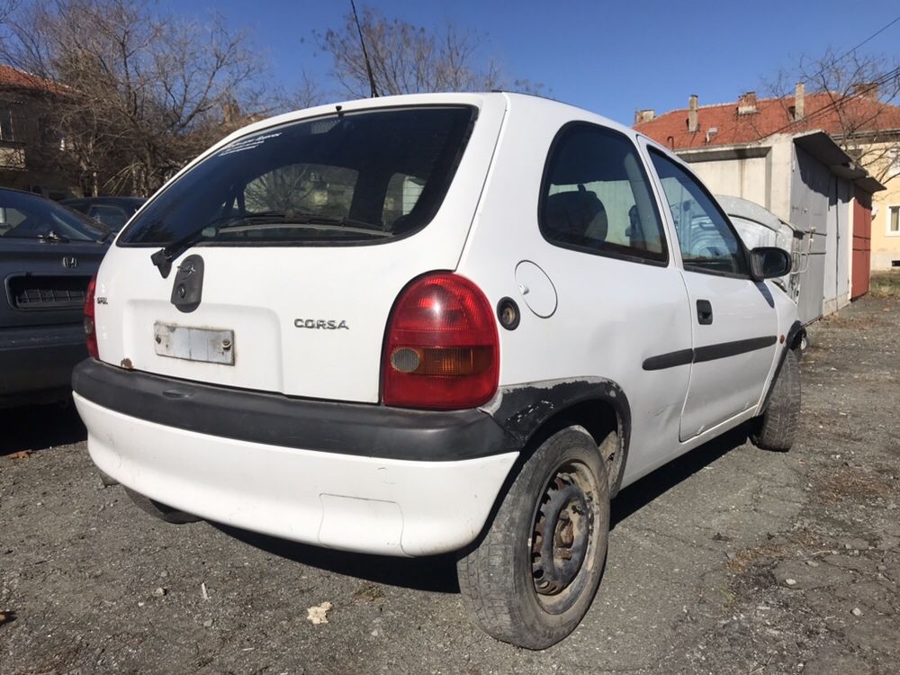 Opel corsa 1.0 1.2v На Части