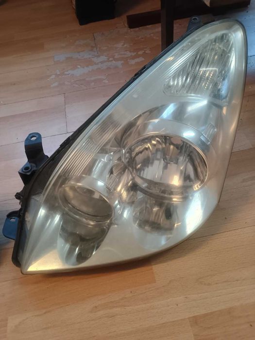 Фарове Комплект Toyota Corolla Verso 2007