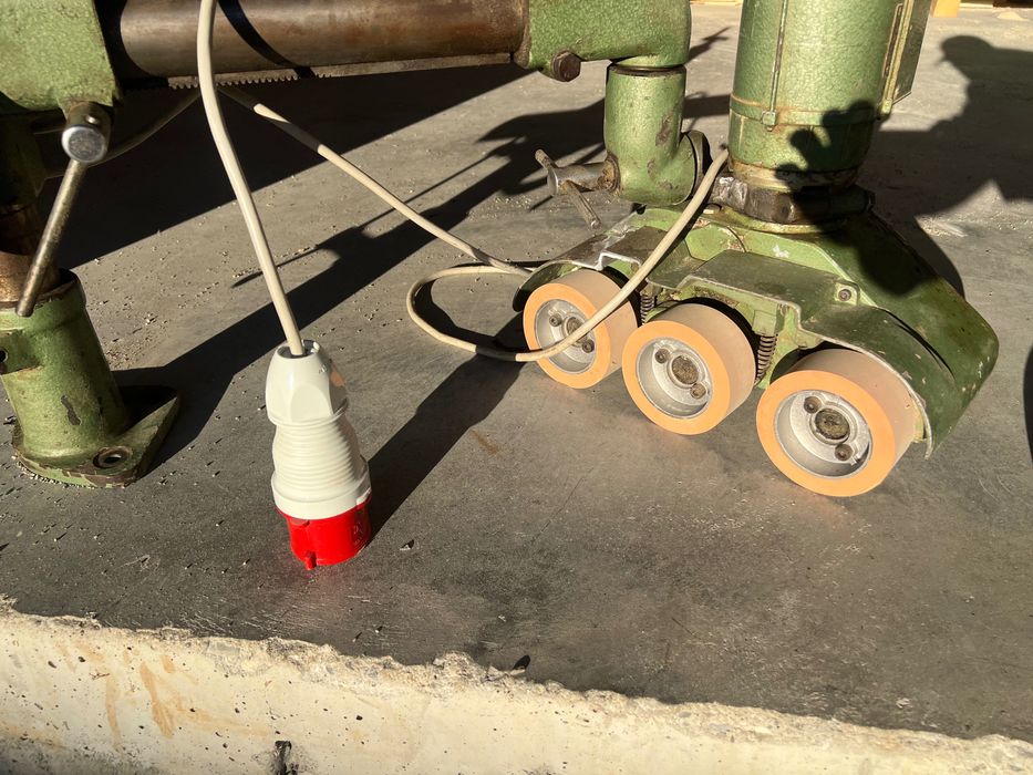 Dispozitiv de avans mechanic freza lemn