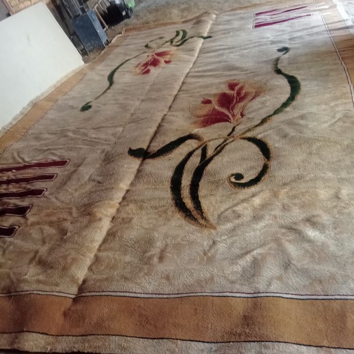 Зур холатда сотилади. Нарсалар куп