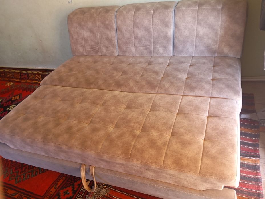 Divan kiroslo sotiladi