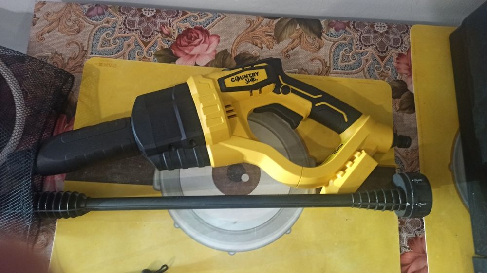 Vând pistol pt spălat cu acumulator