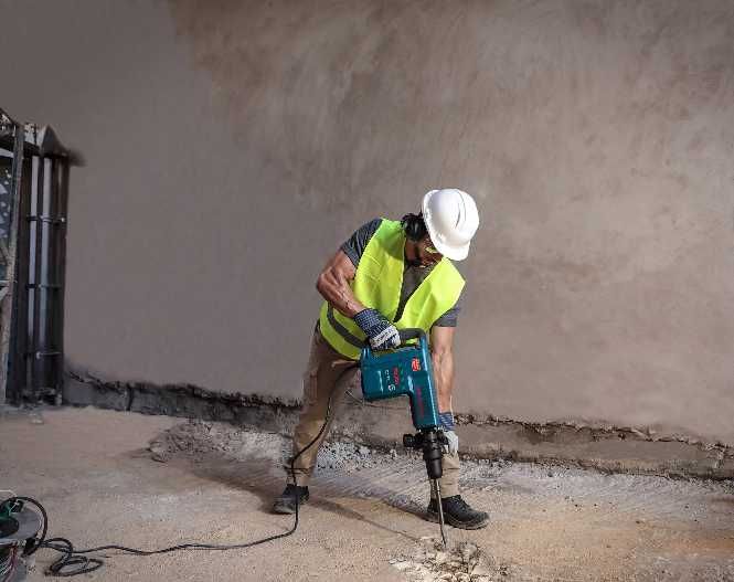 ПОД НАЕМ Къртач BOSCH PROFESSIONAL GSH 11 E/16,8J/ 10 кг/ гр. Казанлък