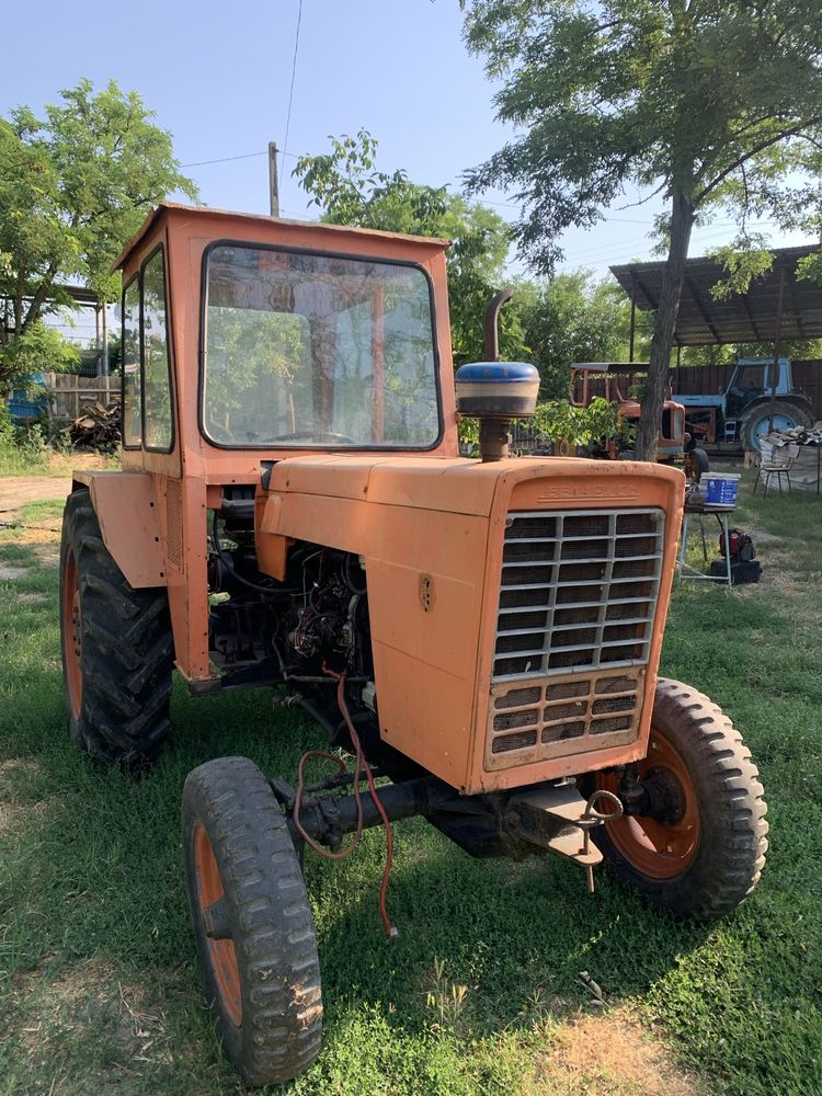 Vand tractor fiat 411 .