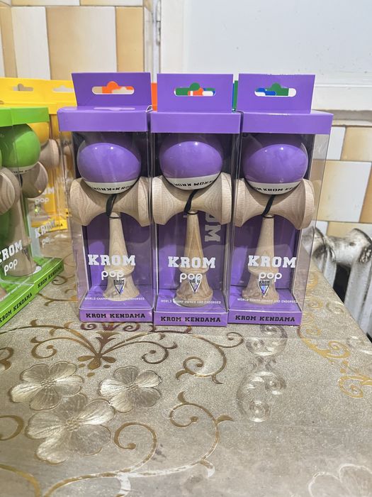 Kendama krom toate culorile