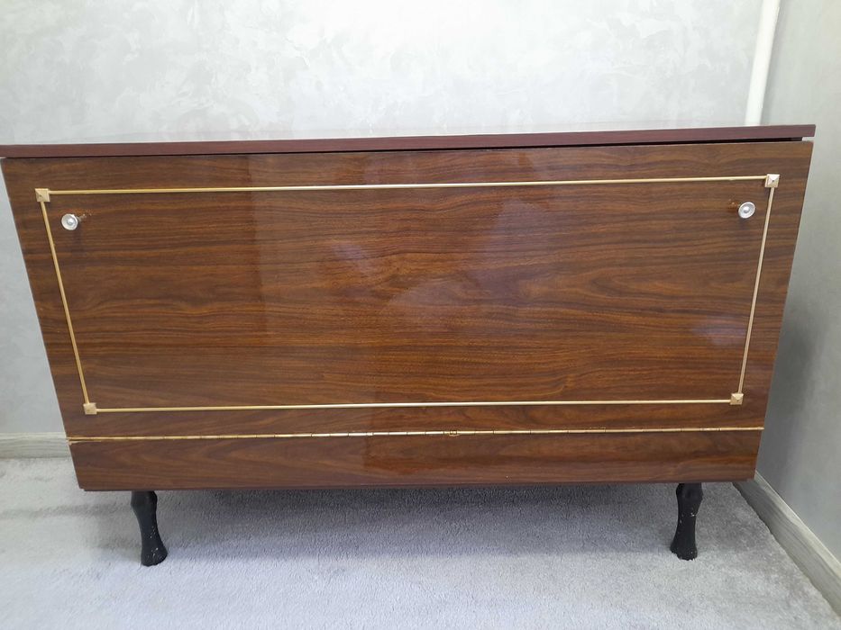 Большая тумба для белья.