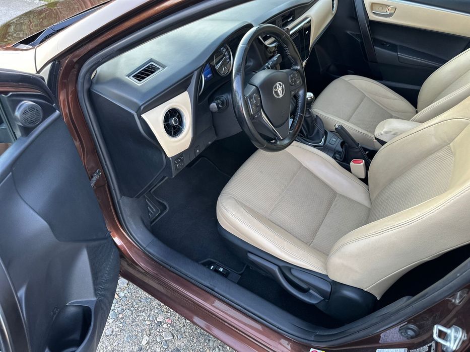 Toyota Corolla 1.4 D-4D (Diesel Euro 6 non-AdBlue) 2017 manuala