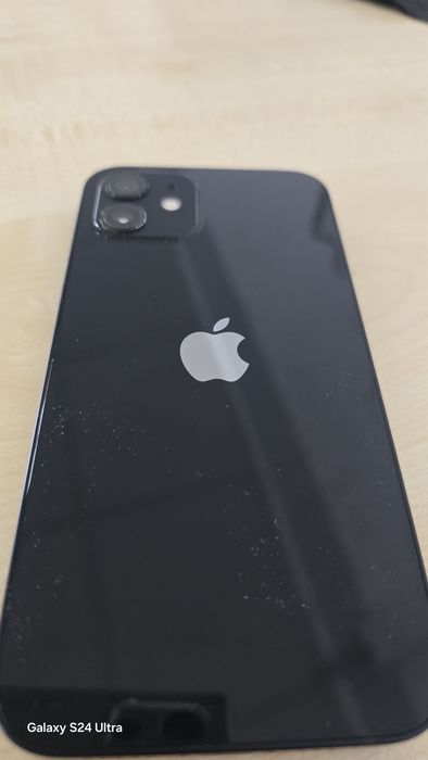Vand Iphone 12, 128gb, functional dar defect la ecran