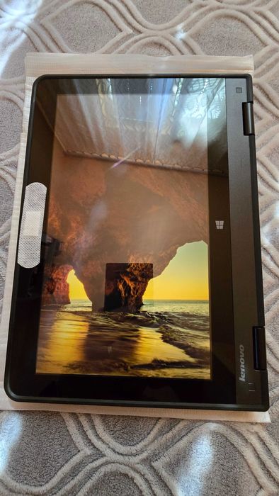 Vand Lenovo yoga 11e 2in1 si tableta nr serie-L3O4KBF3 stare ff buna