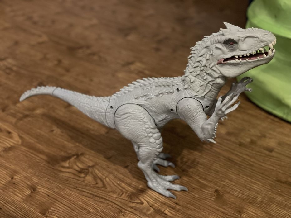 Vand dinozaur Indominus Rex Mattel