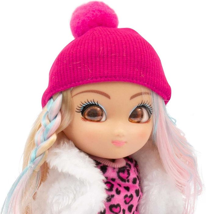 UNIQUE EYES Кукла с реалистични кристални очи зимни дрехи и шейна