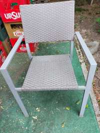 Vând scaune de terasa de ratan