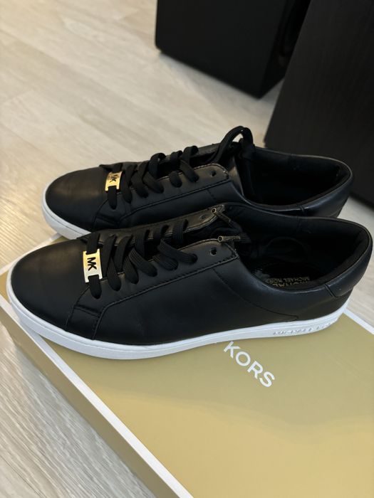 Vand adidasi Michael Kors