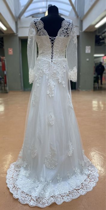 Rochie mireasa cu corset reglabil, purtata in 2023