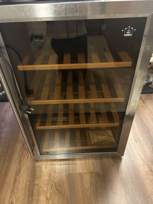 Хладилна витрина за вино