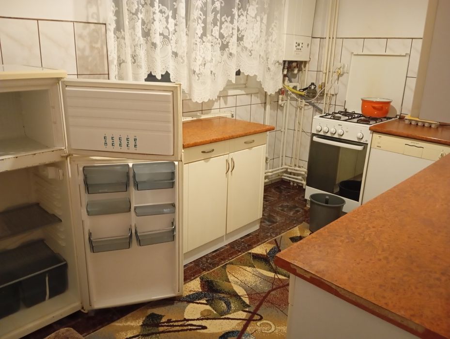 Închiriez apartament cu 3 camere centrala proprie George Enescu