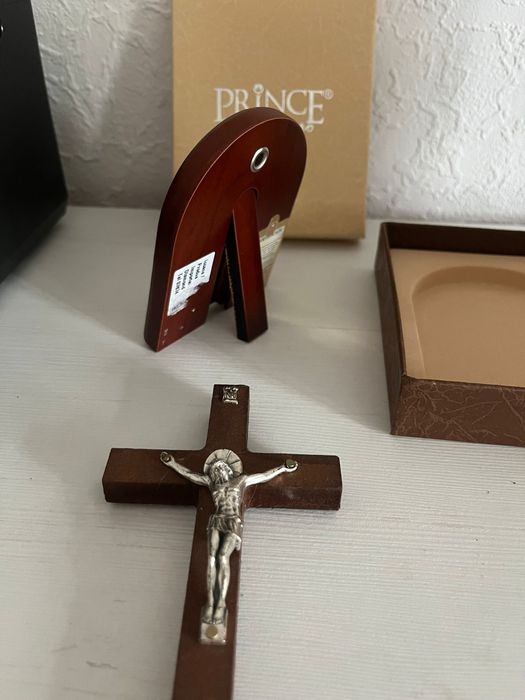 Iconita argintata Sf.Nicolae 9,5x7,5cm si  Crucifix 13x7cm , Noi