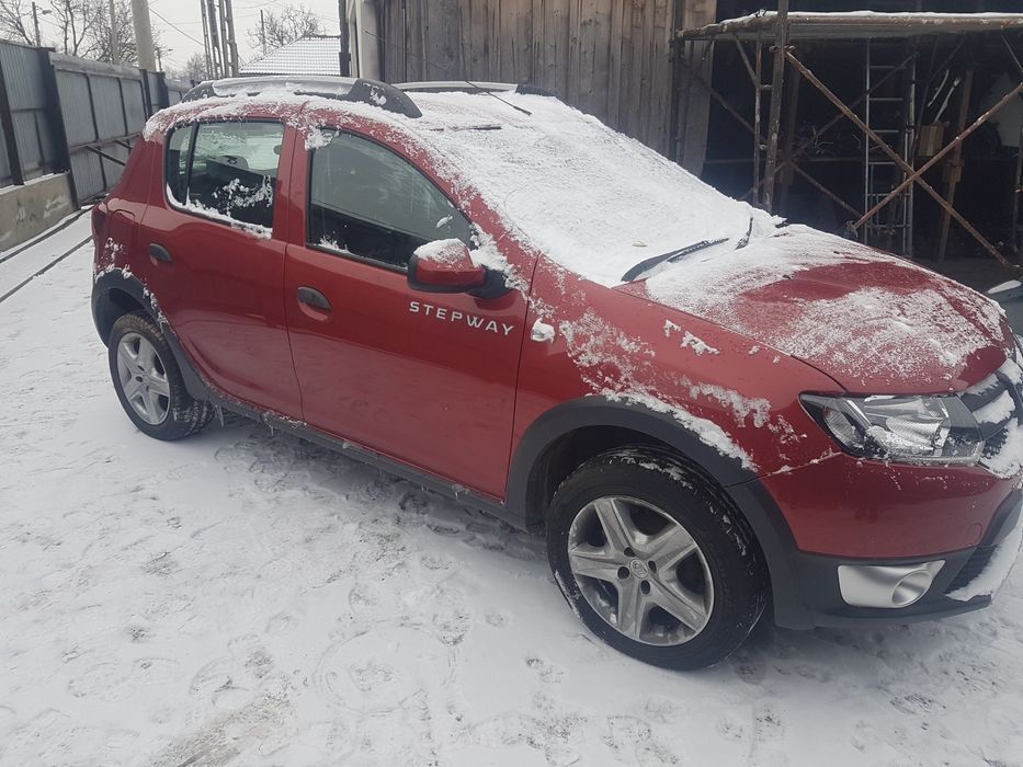 Dezmembrari/piese/ Sandero visiniu
