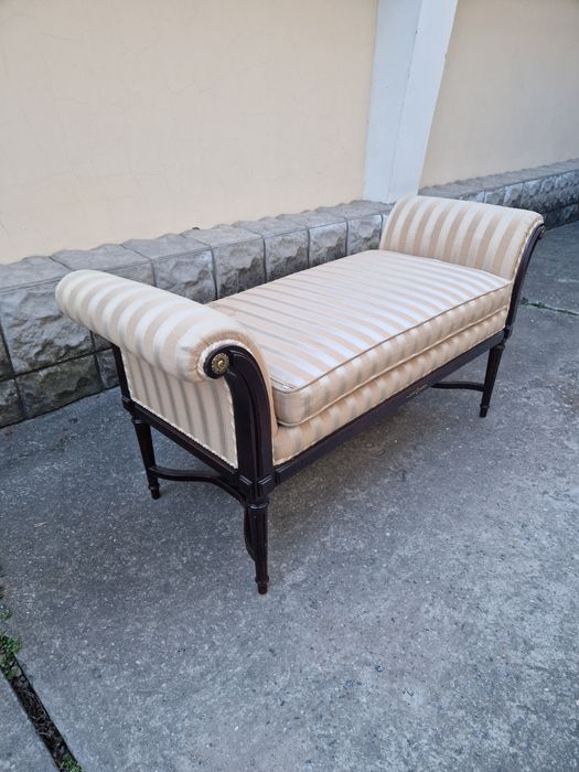 Страхотен антикварен марков испанска диван канапе