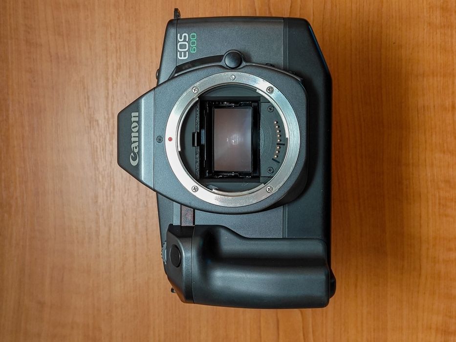 Canon EOS 600 – aparat foto pe film, funcțional, stare bună
Aparat pe