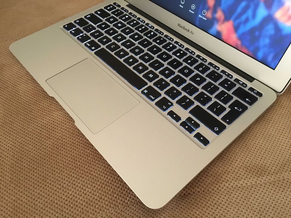 11.6' Core i5 Apple MacBook Air 2015 8GB RAM/128GB SSD/Батерия 8 ч