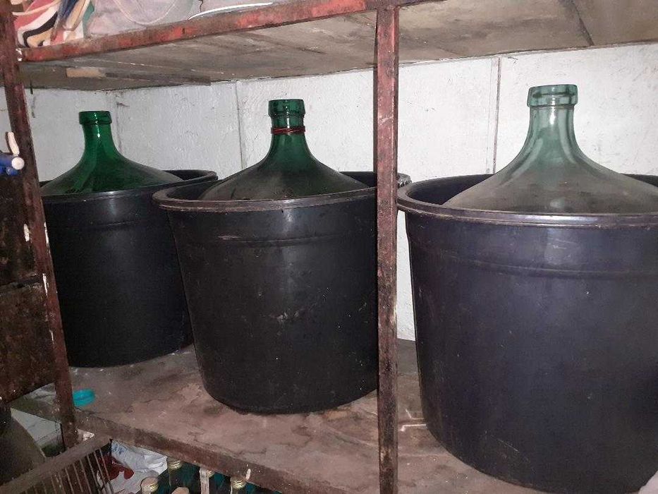 3 damigeane la pret de 200 lei