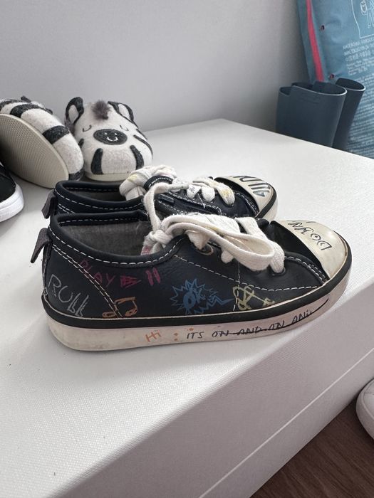 Tenisi Zara, model cu grafitti, marime 25,