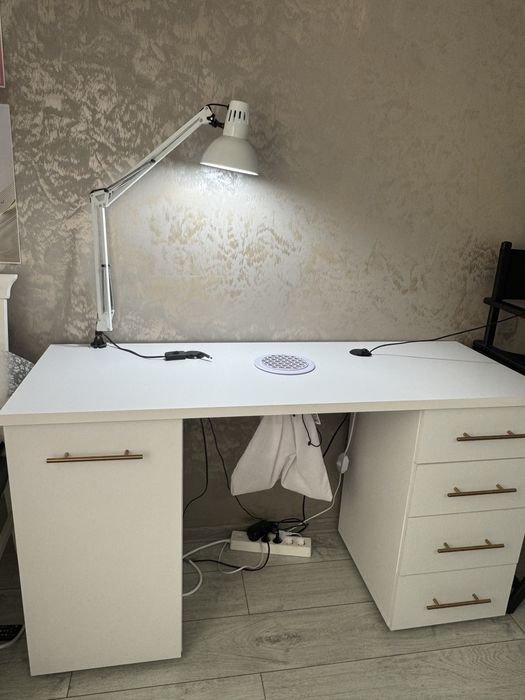 Vand masa manichiura cu aspirator incorporat