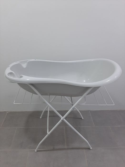 Бебешка вана и стойка за вана със сушилник