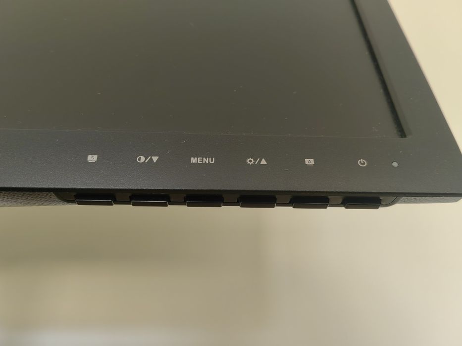 Монитор Asus подарявам