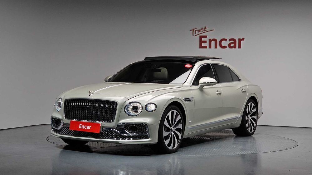 Bentley Flying Spur 4.0 Azure — 2024 год