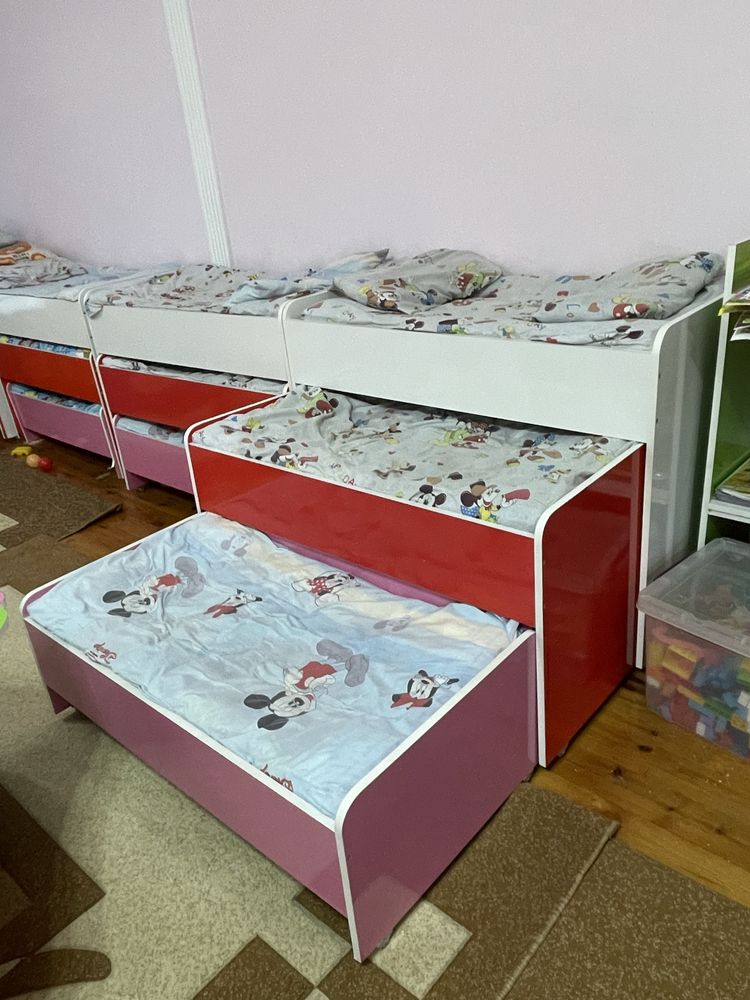 Боғчадан мебеллар кутарасига сотилади 40 та шкаф, 26 та 3 талик кроват