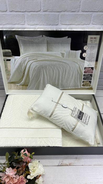 На приданное для невест и на подарок покрывало