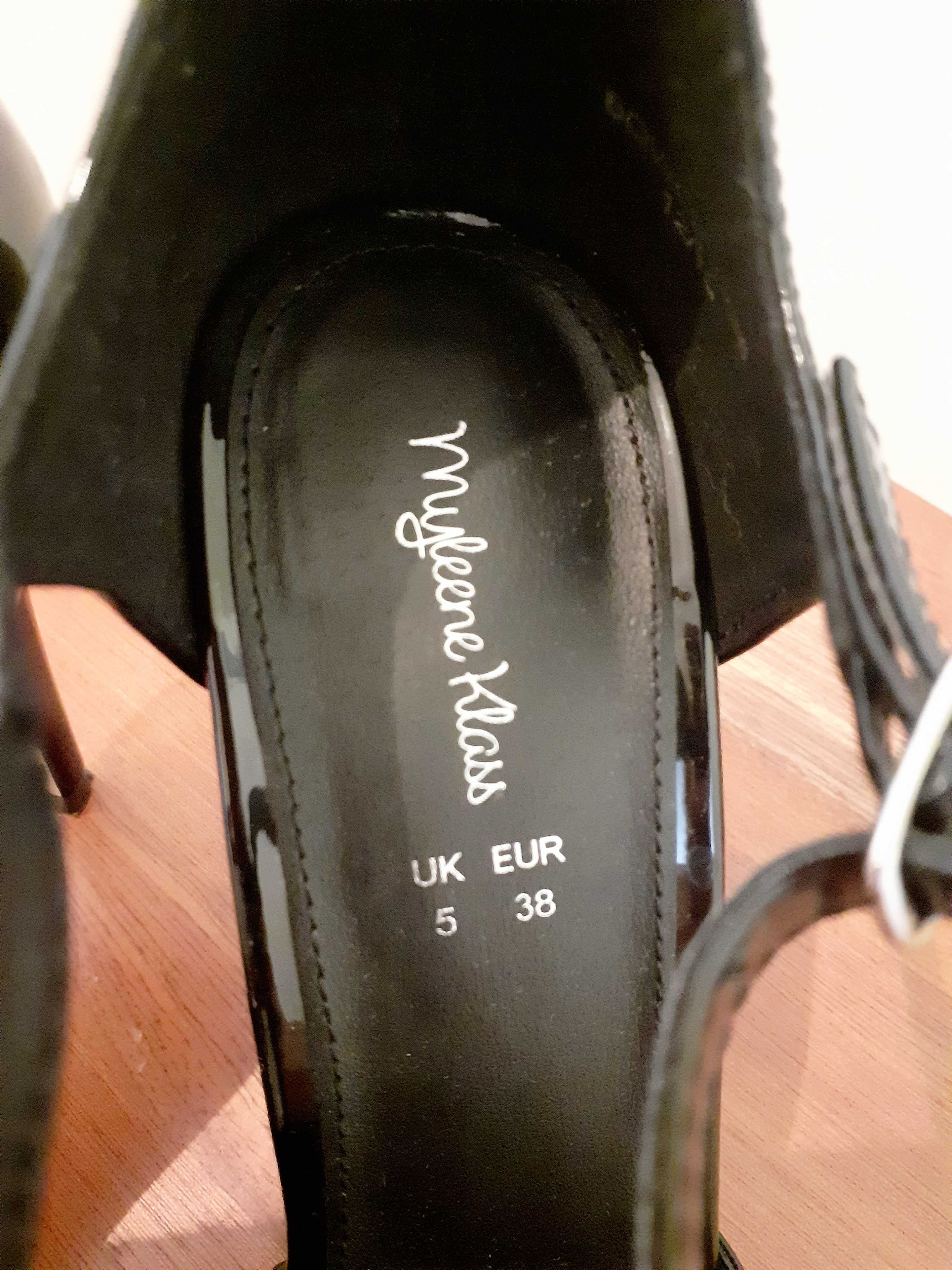 Лачени дамски обувки цвят черен