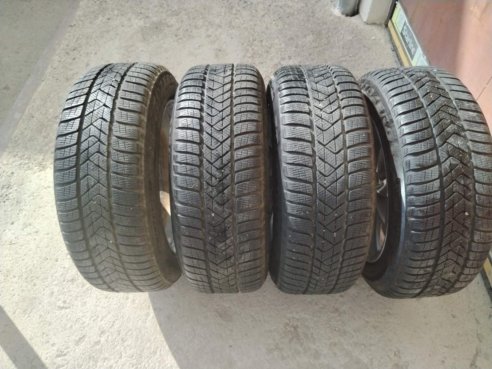 Зимни гуми Pirelli 225 / 55 R17 DOT 4020