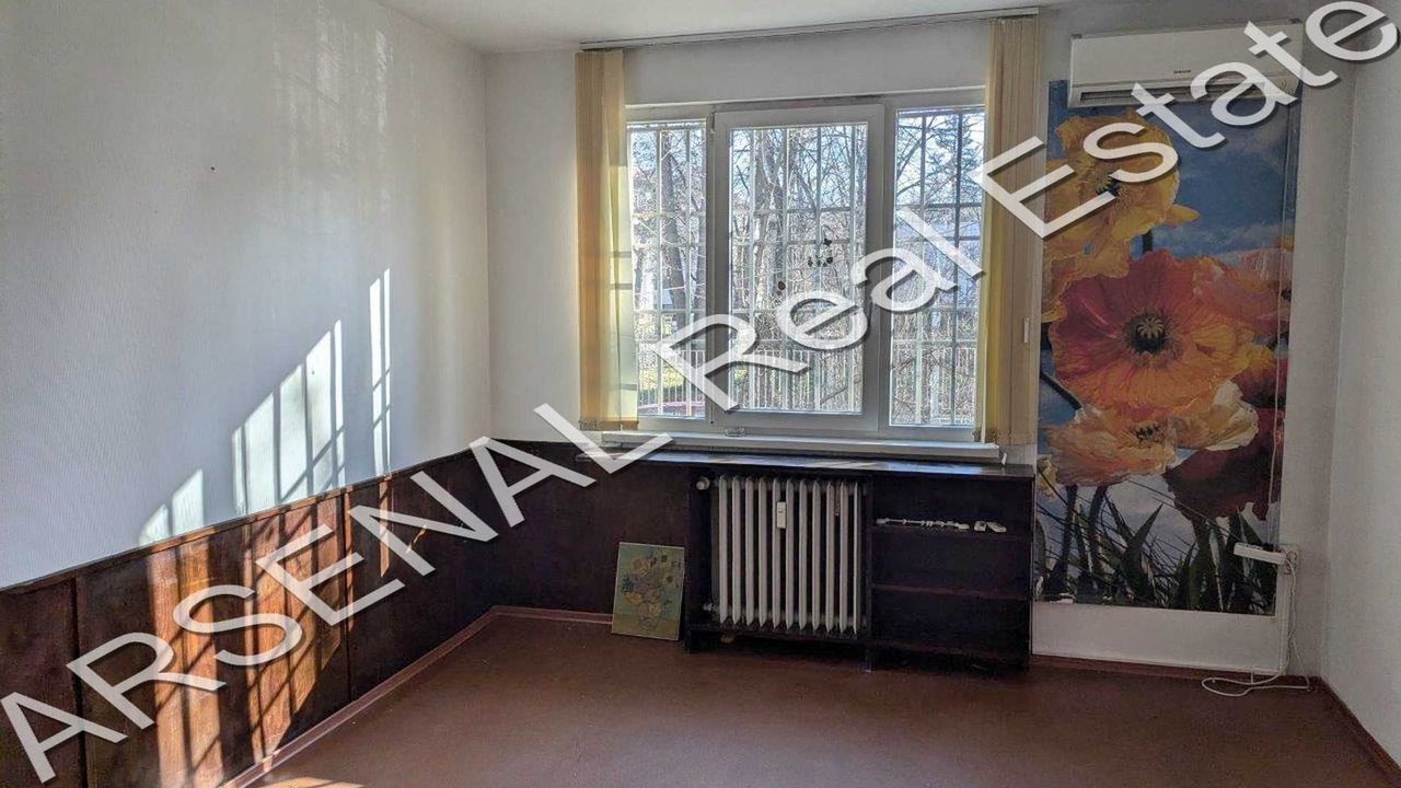 Дава се под наем Офис в София, Център - 100 кв.м за 600 € - Снимка #1