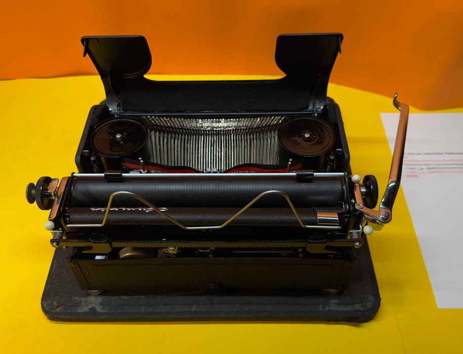 Пишеща Машина Olympia Латиница Топ Състояние Обслужена 1940 Година !